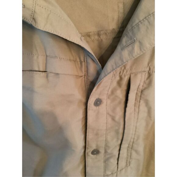 Mountain Hardware Button Up Vented Shirt Sz L Roll Tab Long Sleeves Hiking - Picture 3 of 7